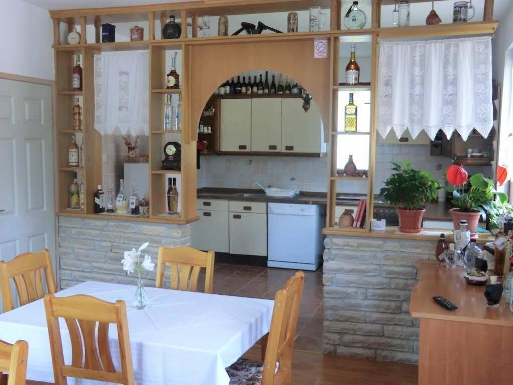 فندق Pansion Izvor كورينيتسا المظهر الخارجي الصورة